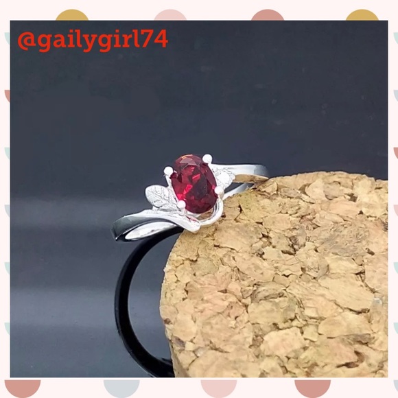 925 Silver Garnet Ring ~ Size 7.5 - Picture 6 of 6